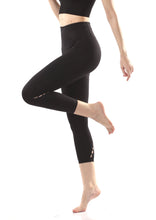 Load image into Gallery viewer, VOiLA! activewear Countoured 7/8 Leggings - Black
